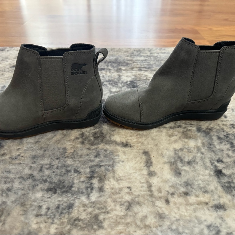 Sorel Women's Gray Chelsea Ankle Booties
